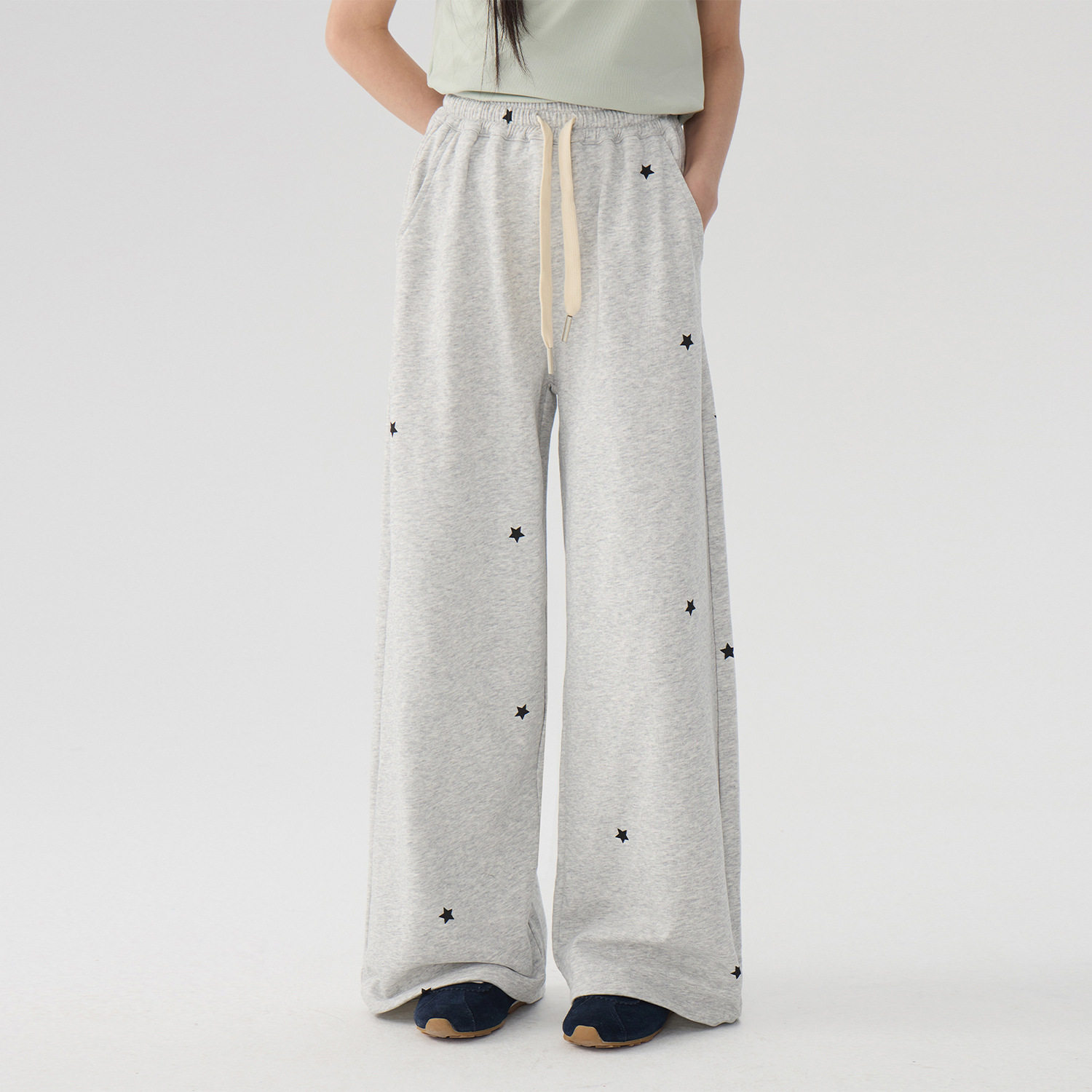 女童慵懒星星抽绳卫裤2026春装新款儿童韩版宽松休闲阔腿直筒裤子