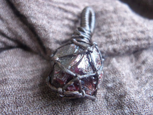 貔貅阁珠宝天然大颗粒金子般重量石榴石原石网兜石吊坠手作