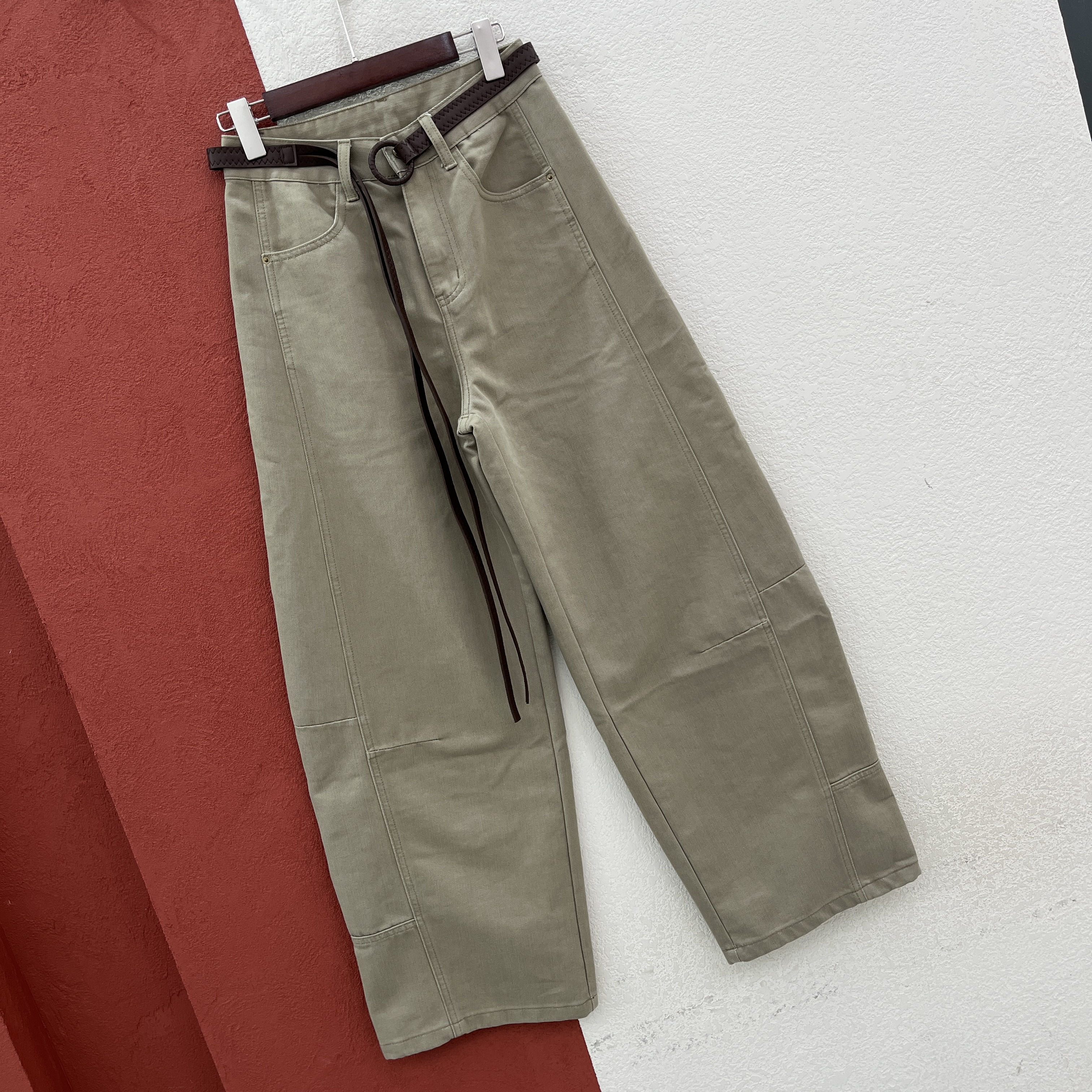 Q FASHION JEANS酷希莱 佐拿60918牛仔裤女茶杏色弯刀裤拖地欧货