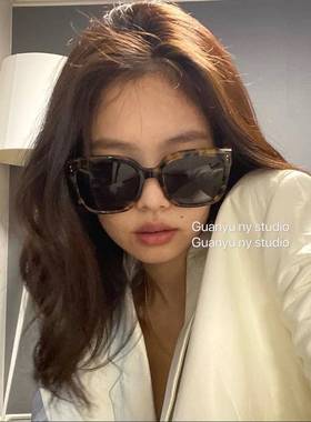 「关於」jennie联名kuku偏光墨镜女金智妮同款方形奶白色太阳眼镜