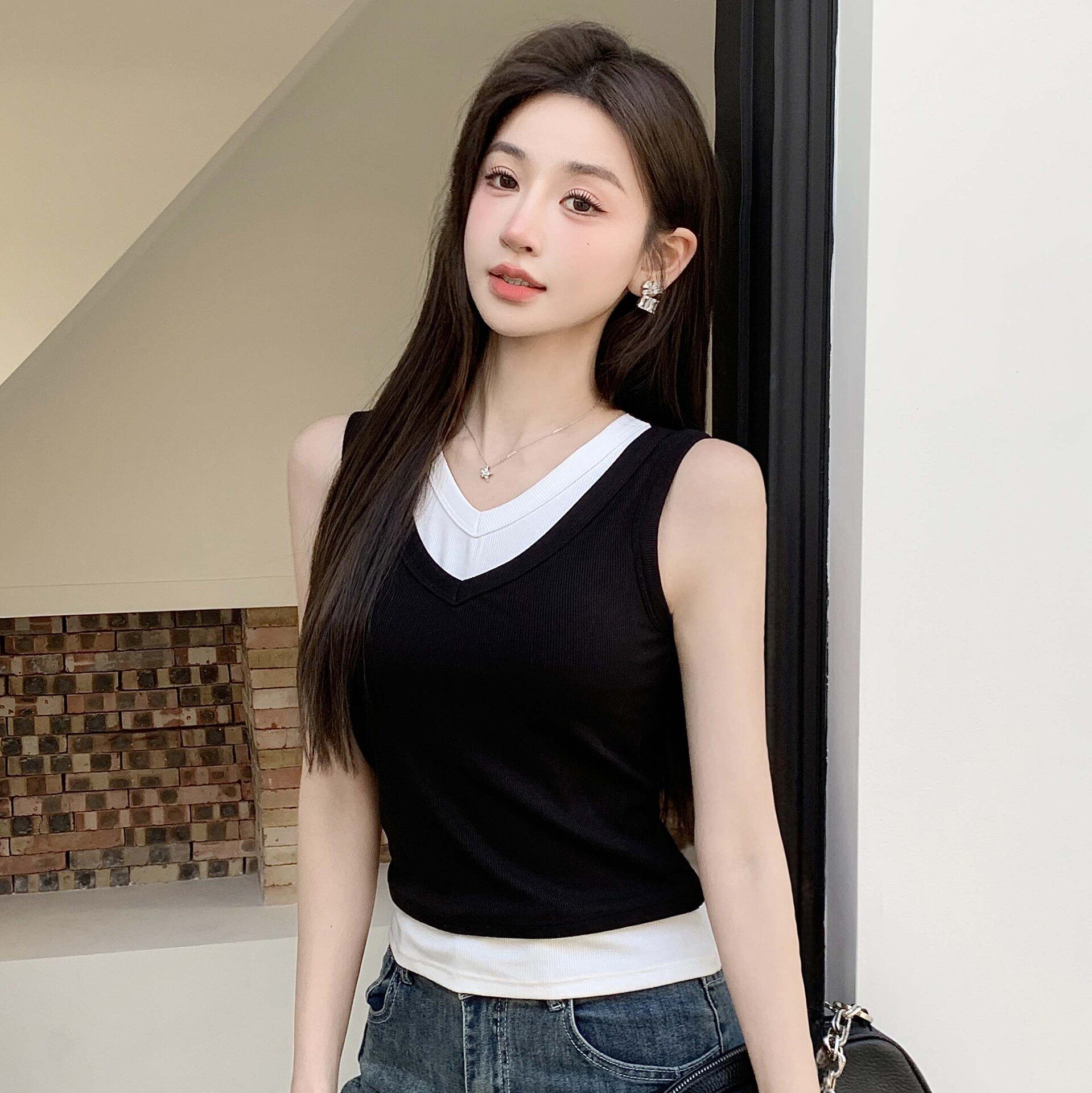 878撞色假两件V领吊带背心女春夏修身显瘦内搭带胸垫外穿打底上衣