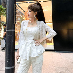CAN夏季新款 白色露肩短款抹胸上衣七分勾花长裤子两件套装女
