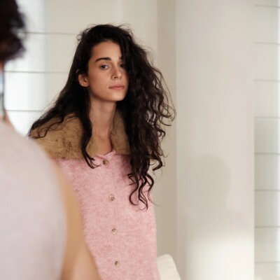 CAN冬季新款毛领花纱针织连衣裙