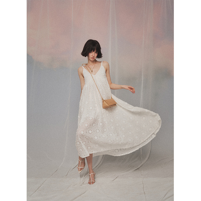 CAN夏季刺绣意式氛围感连衣裙女