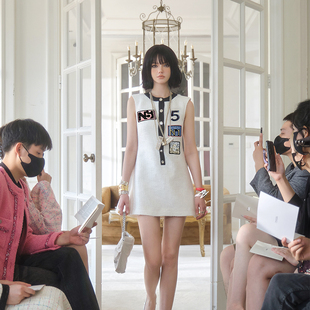 Forevercan女装2025早春新款复古刺绣徽章气质名媛无袖小香连衣裙