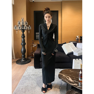 Forevercan女装2024早春新款维纳斯气质名媛高级感V领长款连衣裙