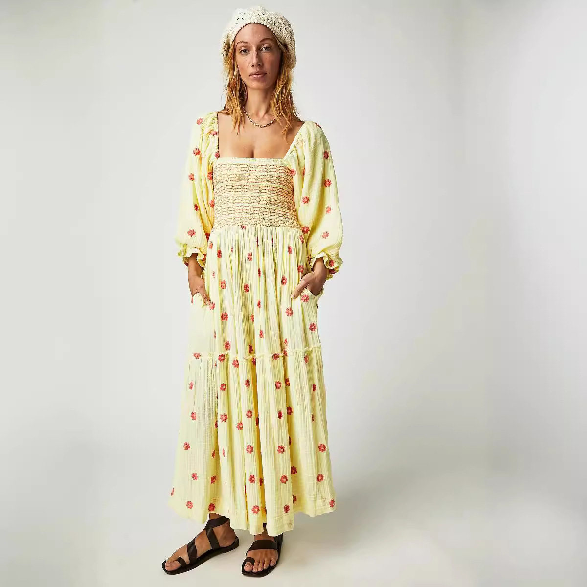 女秋季休闲刺绣喇叭连衣裙 Lady fall casual floral flare dress