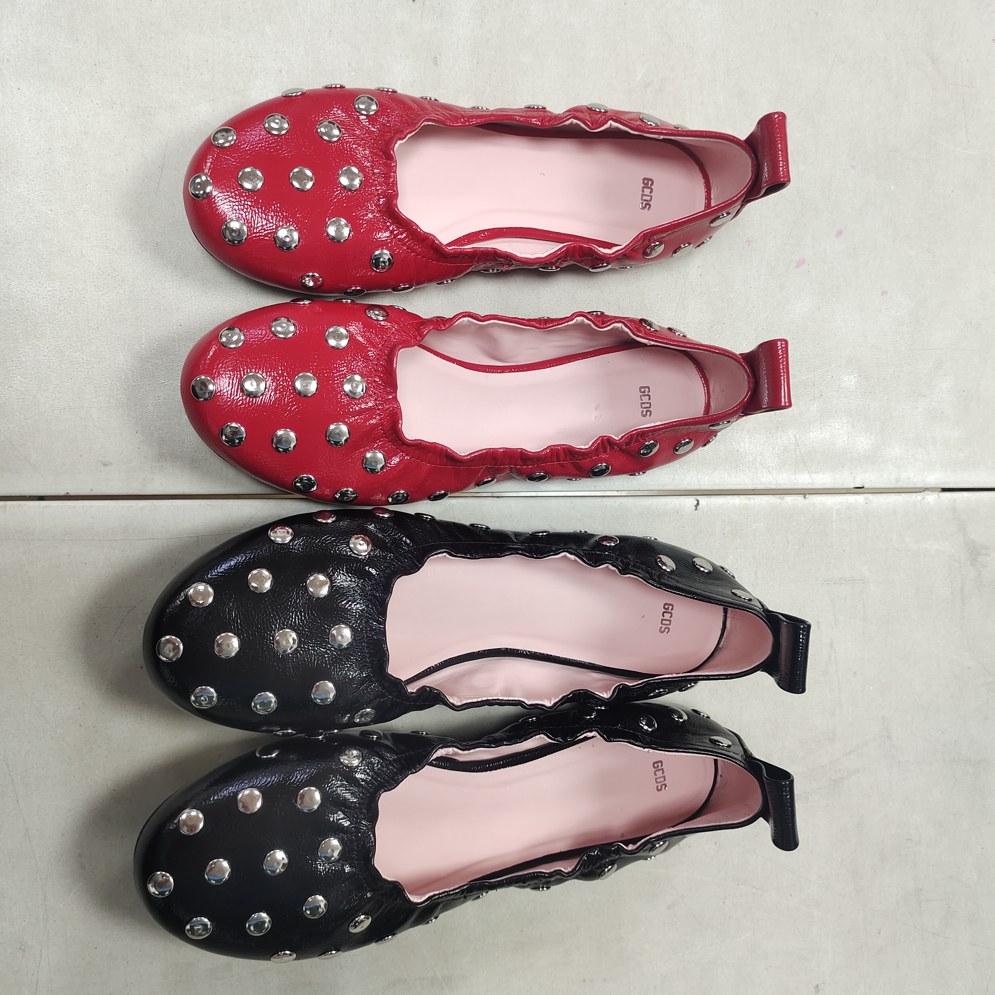 KEMETH COIE 2025年新款百搭平底真皮简约铆钉松紧圆口圆头法式