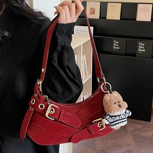 高级感洋气小众设计感红色包包腋下包2026新款潮百搭单肩包女款