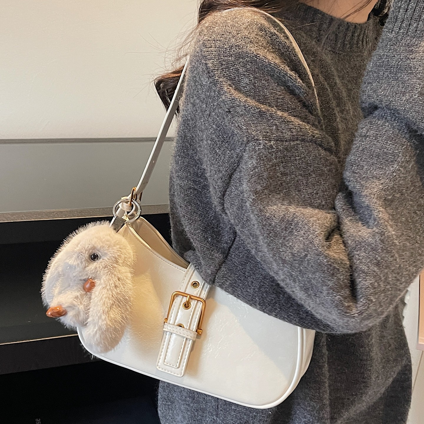 高级感小众设计感皮带装饰腋下包斜挎包2026新款潮百搭小包包女款