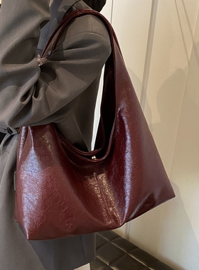 简约柔软大容量红色托特包2025新款潮时尚百搭单肩包大包高级感