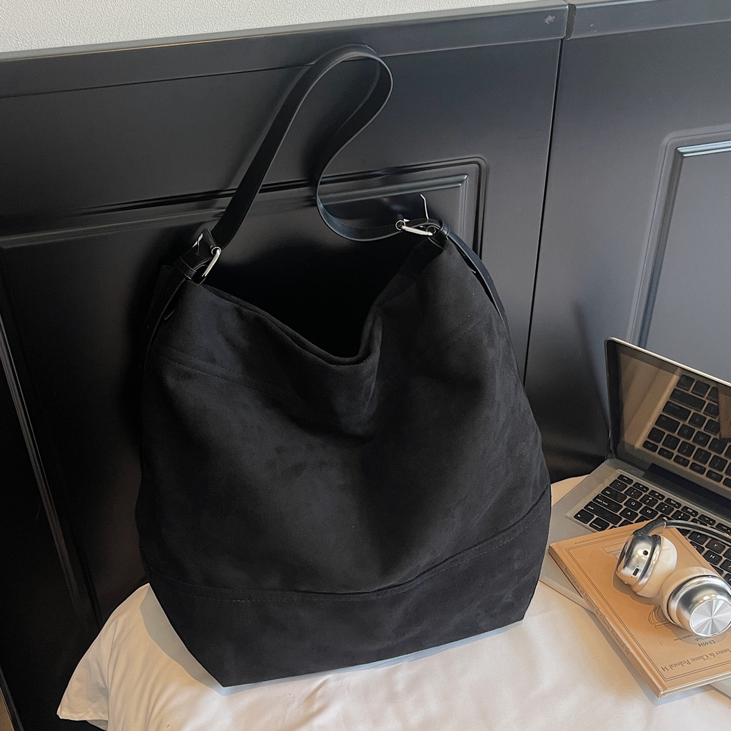 简约大容量慵懒风纯色水桶托特包