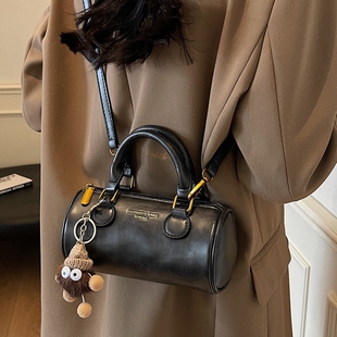 黑色小众设计感圆筒包上班小拎包斜挎包2025新款潮时尚百搭小包包