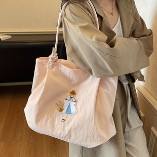 文艺风大容量印花布包学生党上课通勤包大包2025新款潮百搭托特包