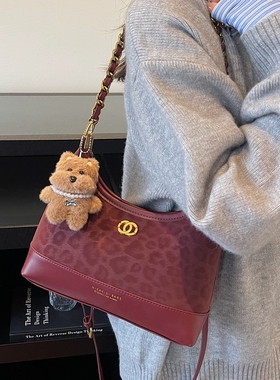 今年流行洋气红色豹纹链条腋下斜挎包女款2025新款百搭时尚小包包