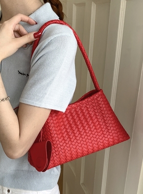 高级感编织纹红色包包腋下包女款2025新款潮百搭小众单肩包女包