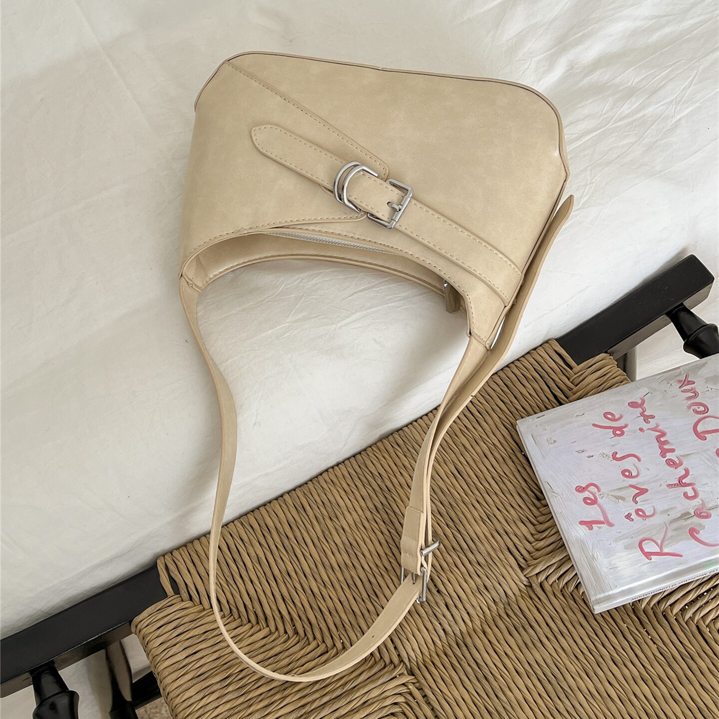 高级感小众设计感皮带装饰斜挎包小包包女款2026新款潮百搭单肩包