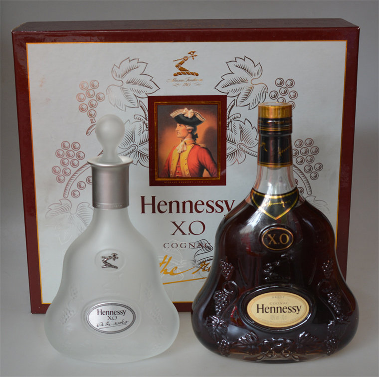 老洋酒收藏2003年hennessy轩尼诗xo干邑白兰地700ml 醒酒器礼盒