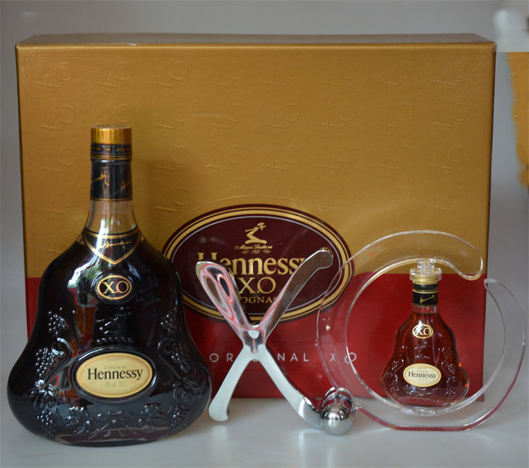 老洋酒收藏 90年代法国轩尼诗xo干邑白兰地700ml＋50ml底座礼盒装