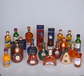 酒版 收藏威士忌白兰地迷你小洋酒50ml玻璃瓶摆件酒办生日礼品进口