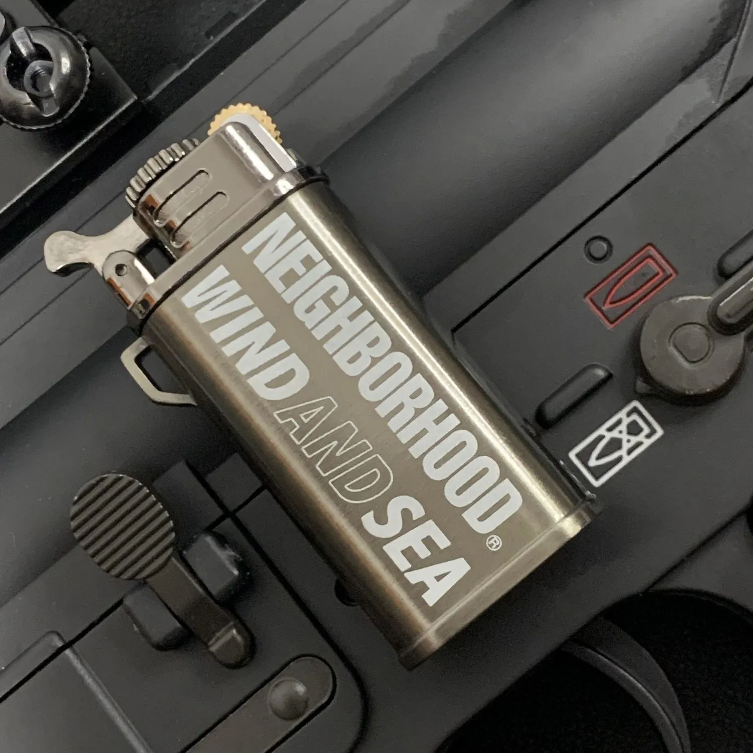 潮牌NBHD余文乐翻盖砂轮直冲打火机推荐金属个性充气防风点烟器