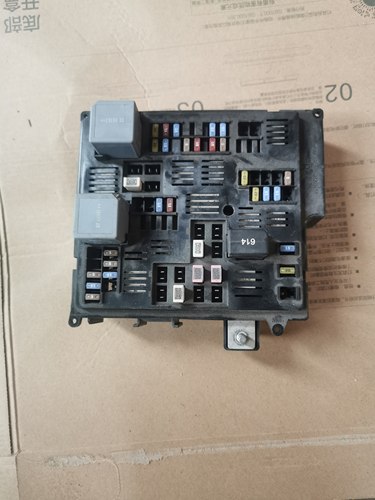 适配于沃尔沃S60S90XC60XC90V60V90雷神款保险丝盒保险盒总成，