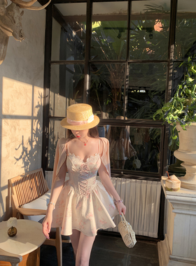 天鹅er 【塞纳里花房】气质夏季法式纯欲短款连衣裙E26Q20036