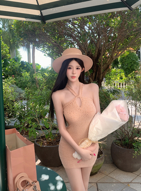 天鹅er 【柔柔心动 】显瘦气质性感修身挂脖连衣裙E25Q10505