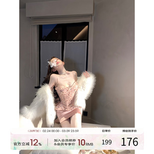 项天鹅er 贵气感穿搭一整套女2025冬季鱼骨抹胸上衣半身裙套装