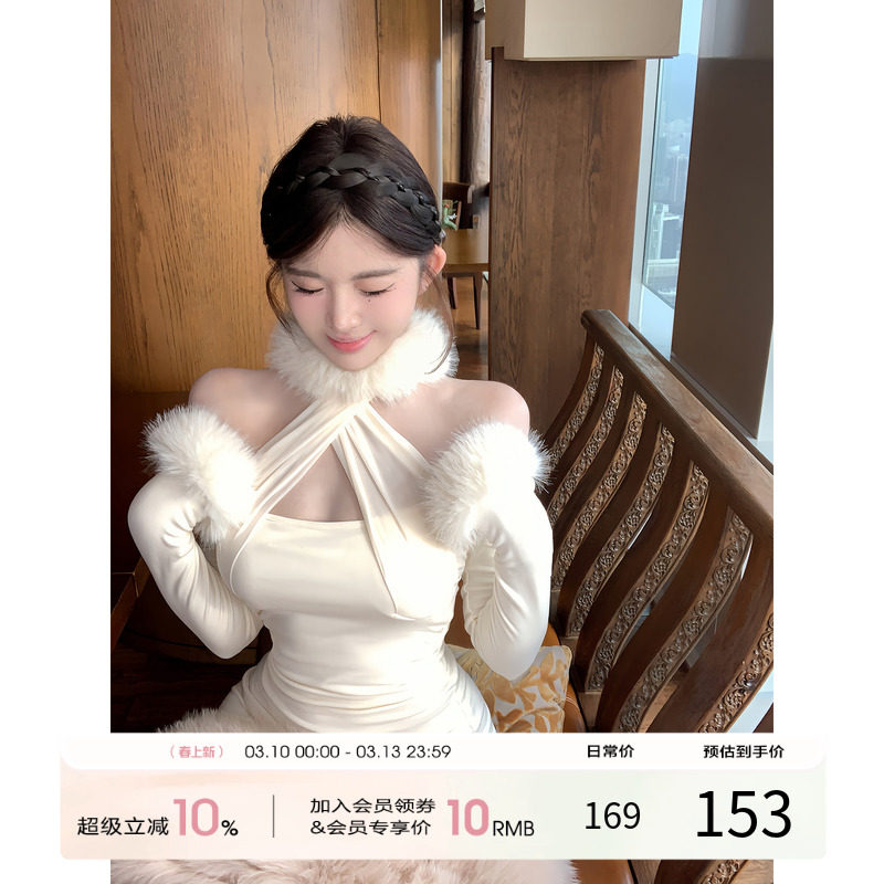 项天鹅er 挂脖针织连衣裙女2025冬季新款毛领拼接包臀裙纯欲裙子