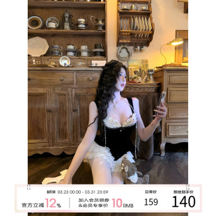 女2026早春丝绒拼接吊带上衣蕾丝半裙 套装 项天鹅er 千金小洋装