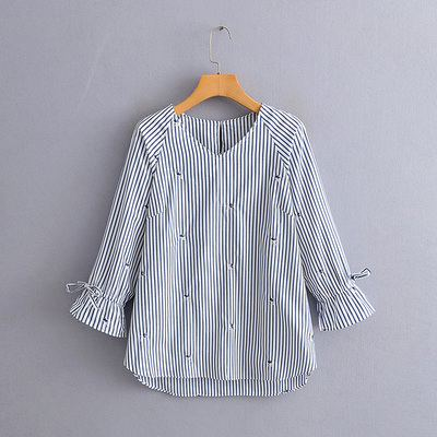 春秋季花朵刺绣竖条纹七分袖衬衫