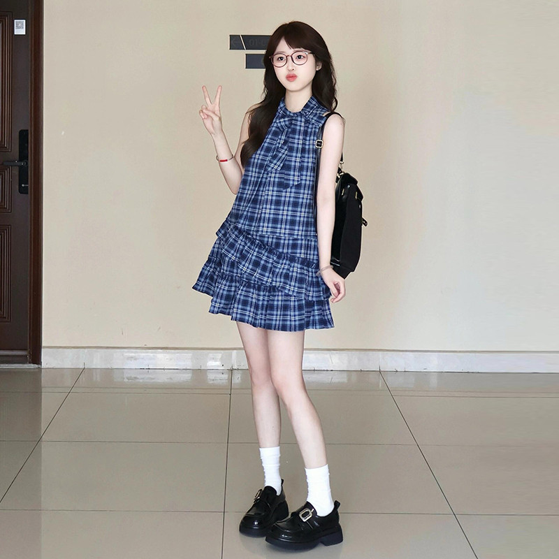 蝴蝶结蓝色条纹格子连衣裙子女夏季2025新款无袖挂脖吊带背心短裙
