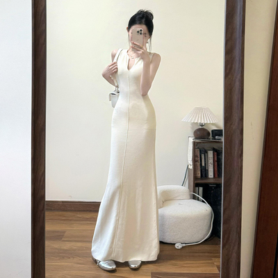 法式白色无袖背心连衣裙子女春夏季2025新款修身性感收腰包臀长裙