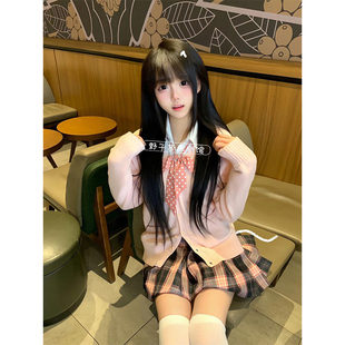 原创穿搭粉色V领针织薄款开衫日系百搭新款粉雾海短裙秋冬校供感