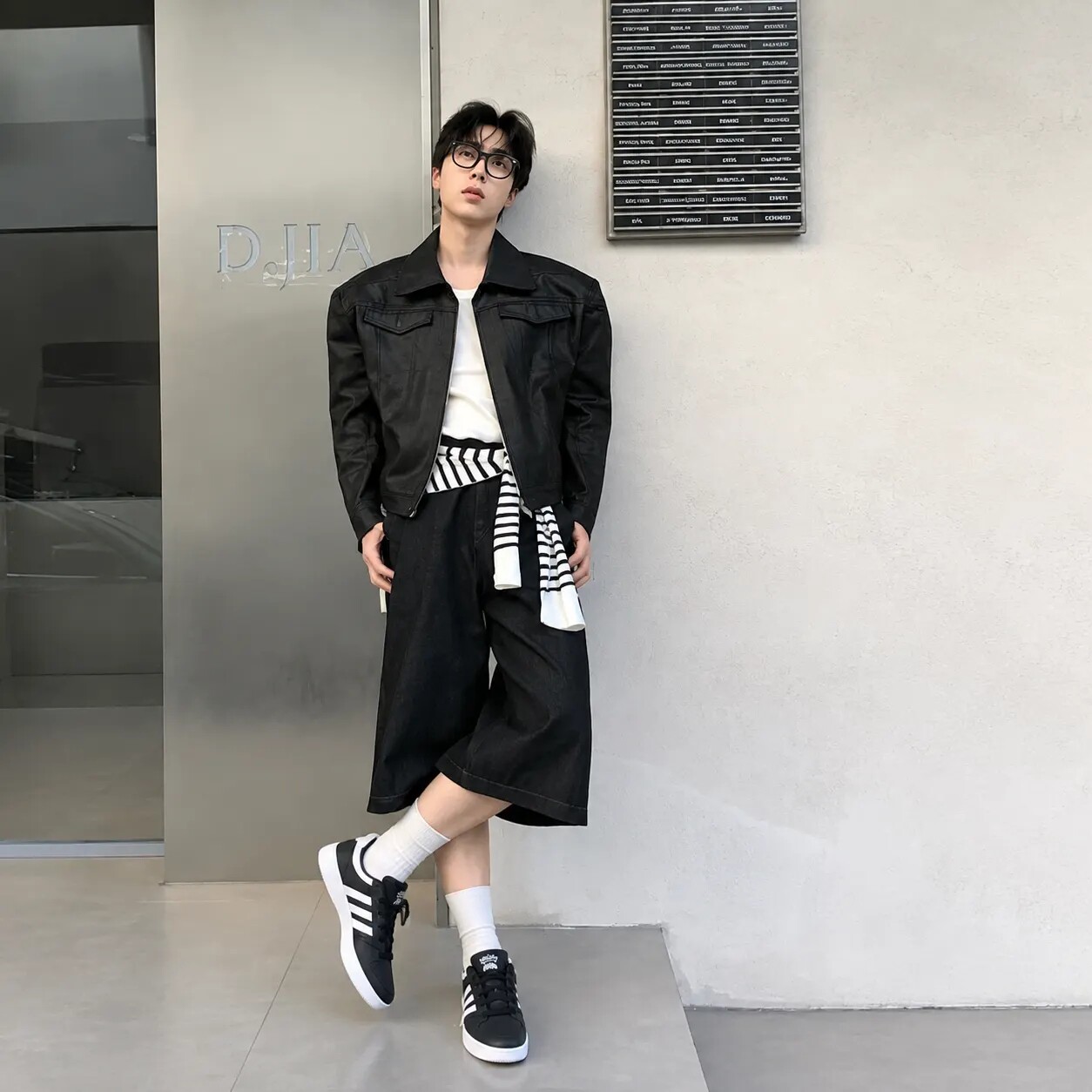 阿迪达斯百搭低帮休闲板鞋