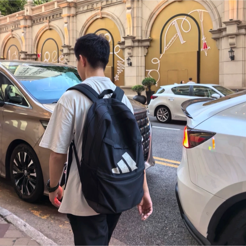阿迪达斯运动双肩背包书包通勤包
