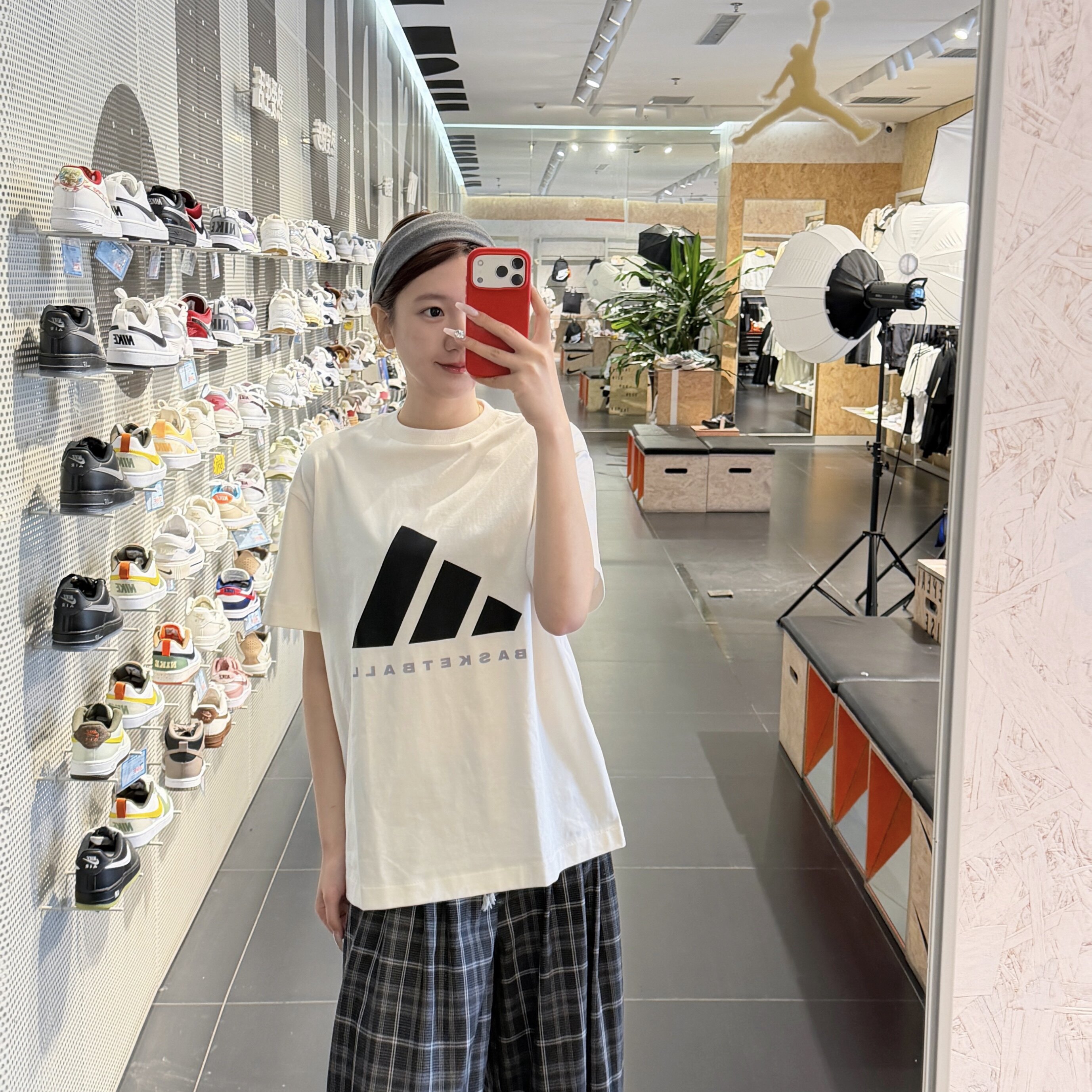 adidas阿迪达斯男女篮球运动训练休闲针织圆领短袖T恤JZ9528