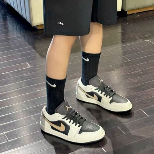 nike耐克男鞋AIR JORDAN 1运动鞋休闲鞋IH0649-021