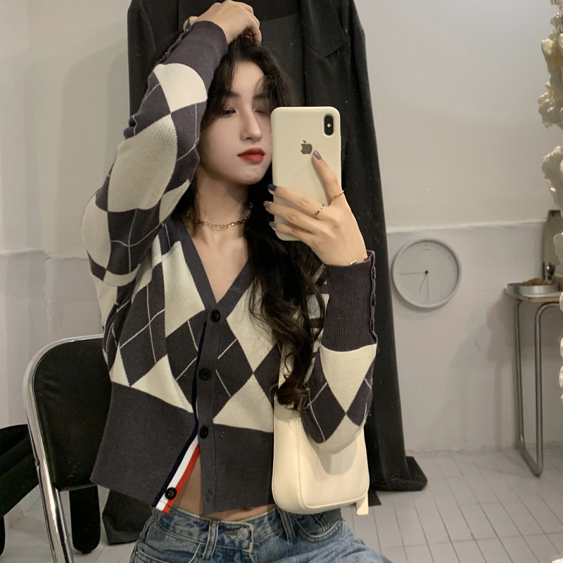 Color matching T-shirt autumn new women's long sleeve diamond check cardigan knitted sweater short