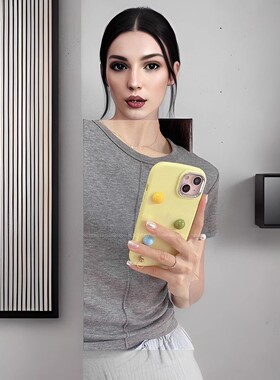 ins小胖墩黄色立体圆点适用iPhone15Promax苹果14Pro手机壳13斜挎手提挂绳11新款12Pro夏季款xsmax防摔8plus