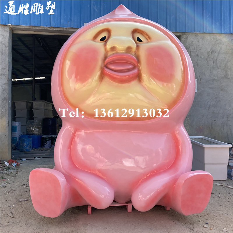 玻璃钢屁桃君卡通雕塑商业活动美陈大型美陈公仔装饰小品摆件定制