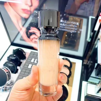 逆聆女神粉底液 XN