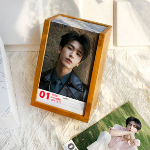 张凌赫日历2026年台历365图周边摆台写真画册圣诞生日新年礼物