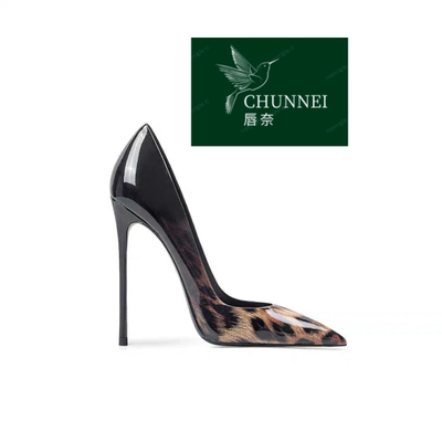 2023新款性感渐变豹纹欧美风漆皮12厘米超高跟浅口尖头性感单鞋