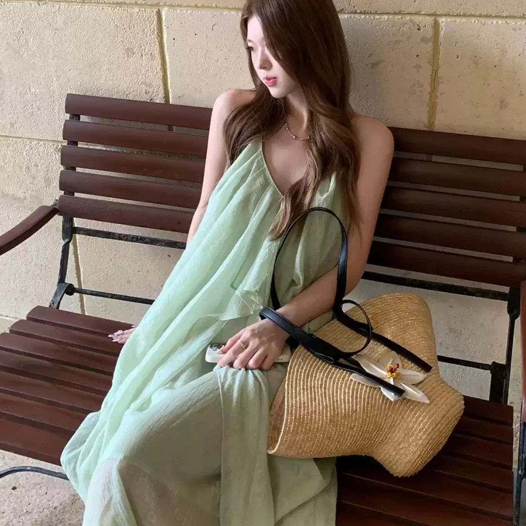 设计氛围性感露背海边度假长裙子
