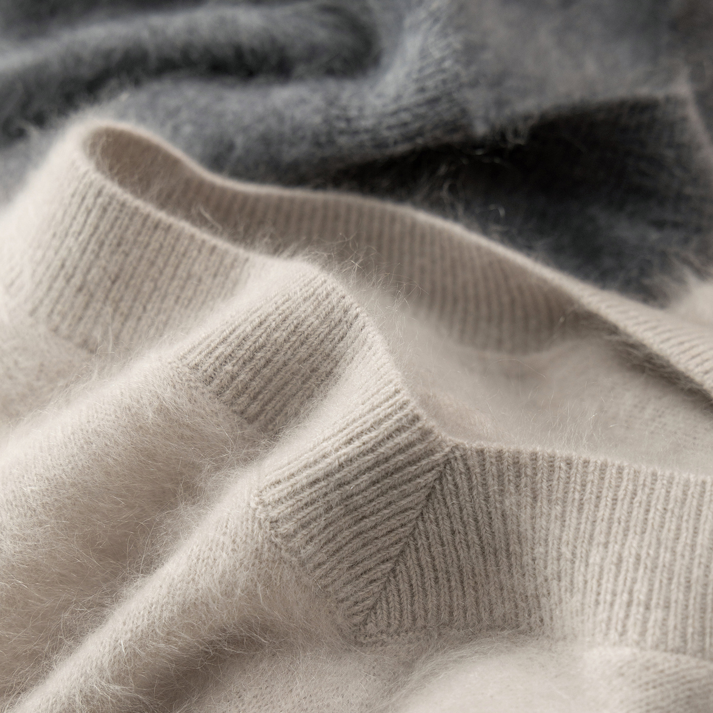 法柜級简100羊绒拉绒V领长袖毛衣