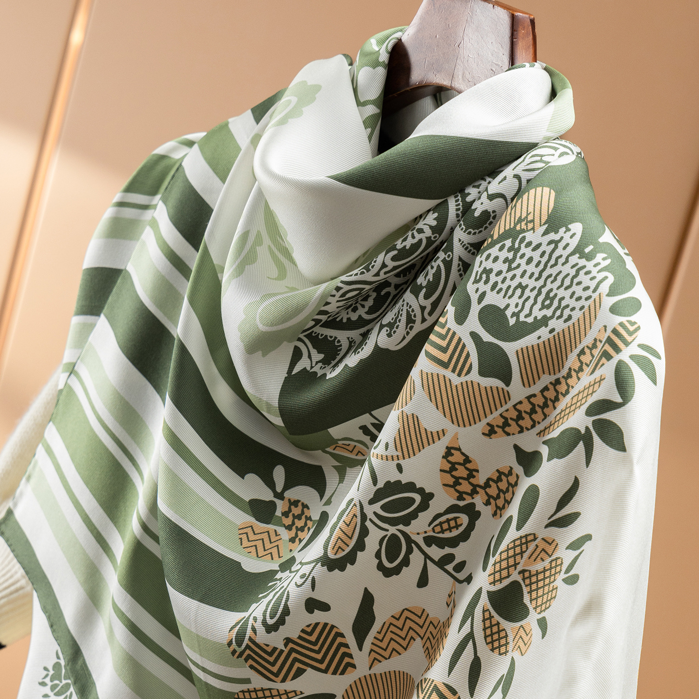 法G双面异色印花真丝方形丝巾