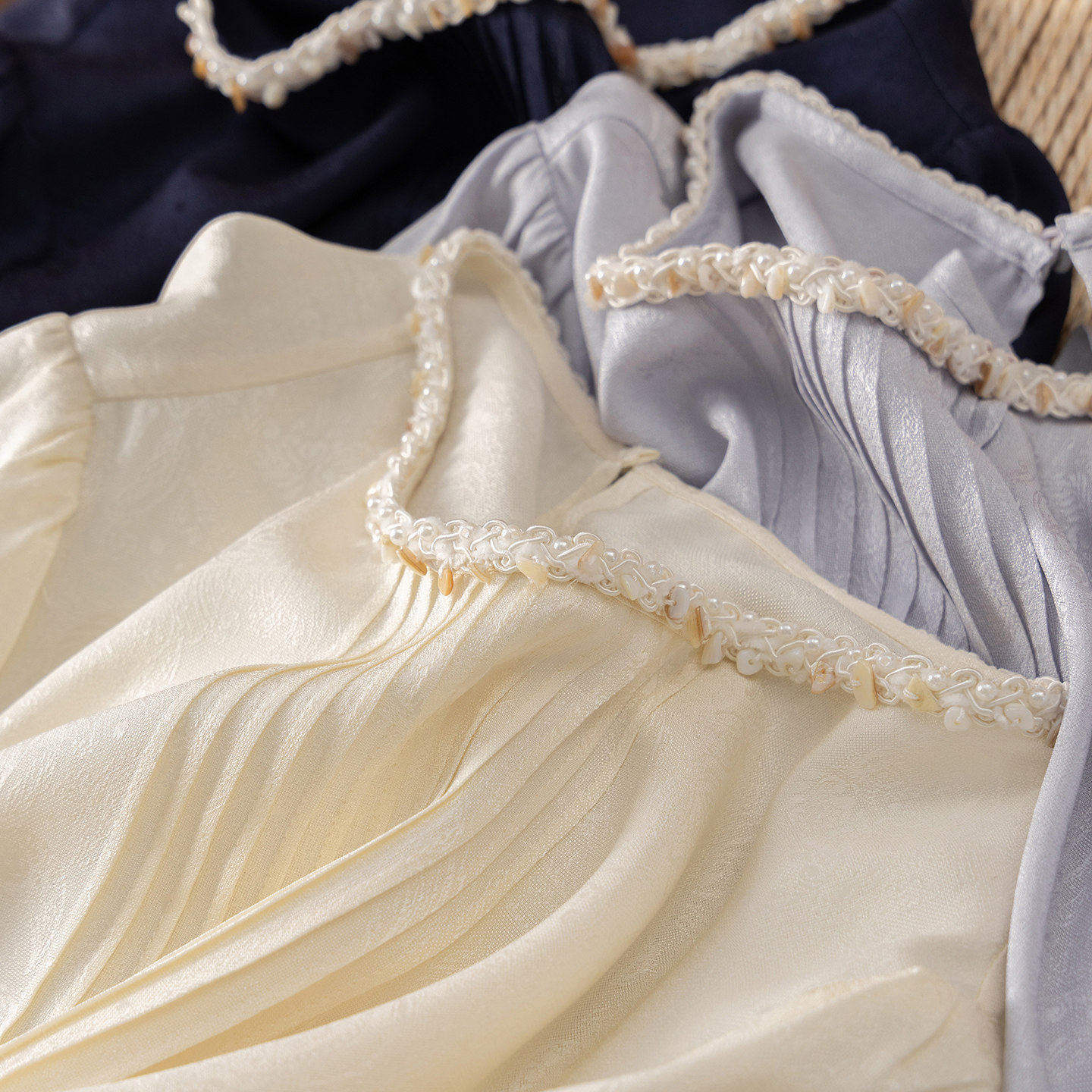 T春上7号 温婉实穿 法柜真丝提花系带麻花领连衣裙H女05M6 特