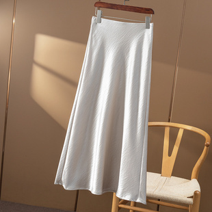 ￥239 秒！光泽感 斜裁缎面松紧腰A字微包臀半身裙春上7号44A9